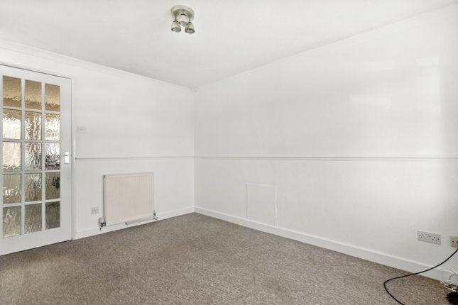 5, Whitewood Close, Worcester photo 4