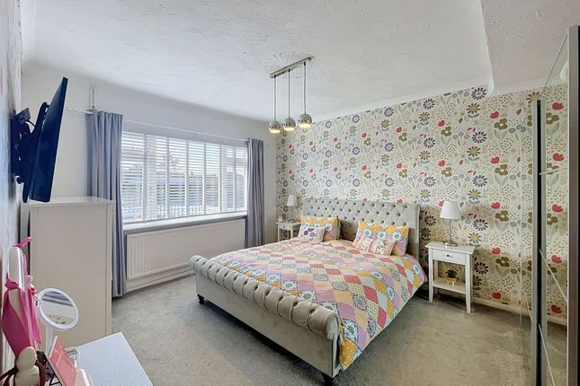 Tregarth Bryncoch Road, Bridgend photo 4