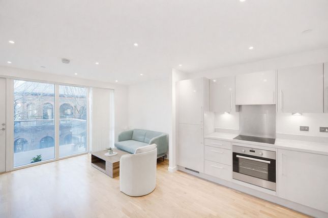 105 Turnberry Quay, London photo 4