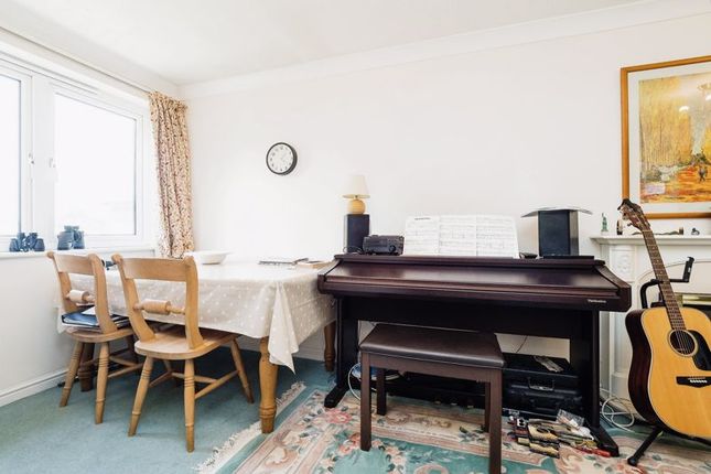 Flat for sale in Heron Court, Ilford