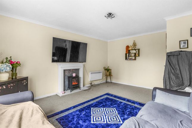 6, Castleview Gardens, High Wycombe photo 4