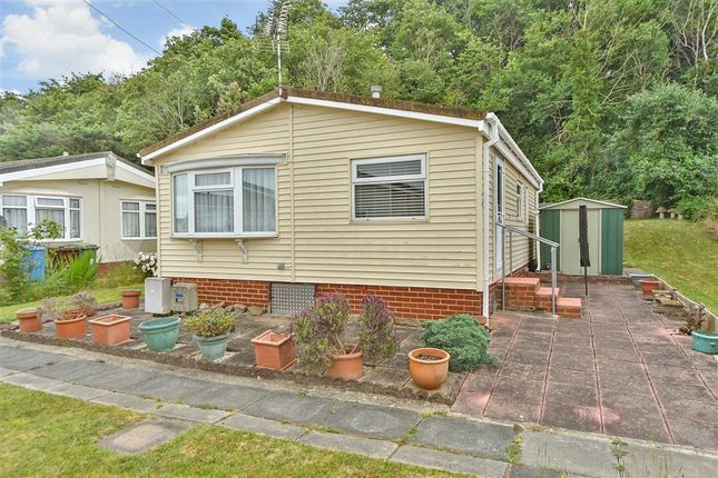 2-bed caravan on Otterham Quay Lane Rainham, Gillingham, £170,000