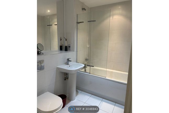 Flat, Wilson Tower Christian Street, London photo 4