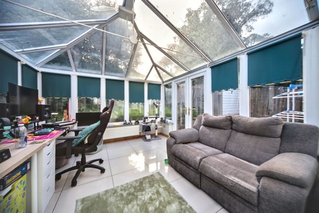 9 Kingsley Avenue, Wigan photo 4