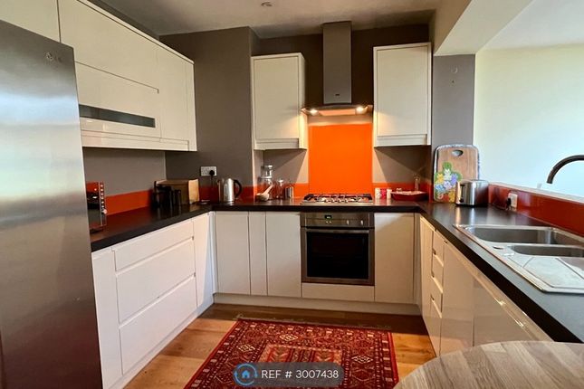 Fulwell Park Avenue, Twickenham photo 5