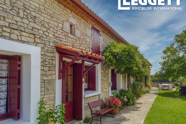 Thumbnail Villa for sale in Chez Mouchet, La Rochefoucauld-En-Angoumois, Charente, Nouvelle-Aquitaine