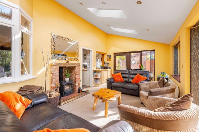 28 Warren Road, Great Yarmouth photo 4