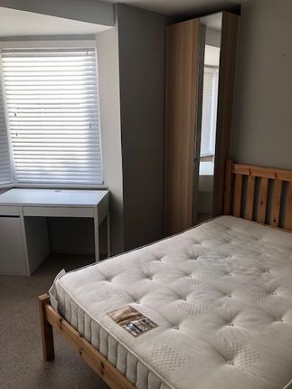 Room 4, Brierley Hill photo 3