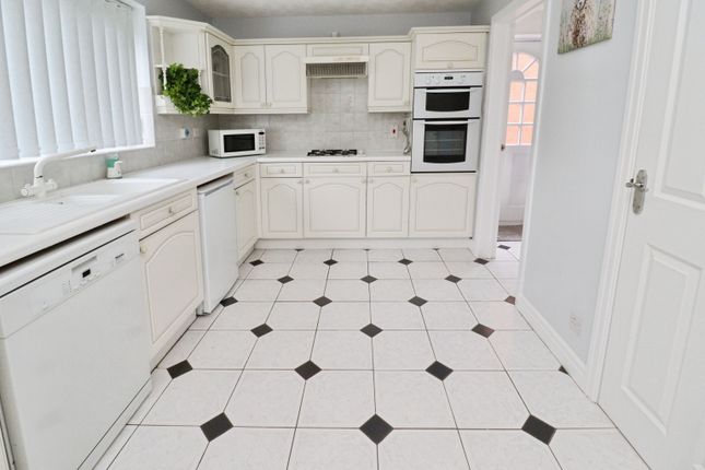 26, Eleanor Close, Lincoln photo 2