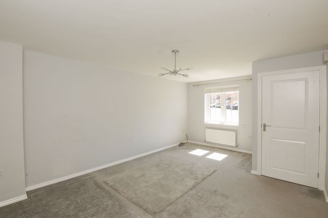 32 Lynchet Lane, Worksop photo 2