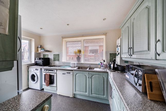 34, Summerhouse Road Wroughton, Wroughton photo 2