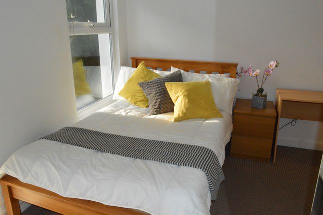 Thumbnail Room to rent in Vicarage Park, London