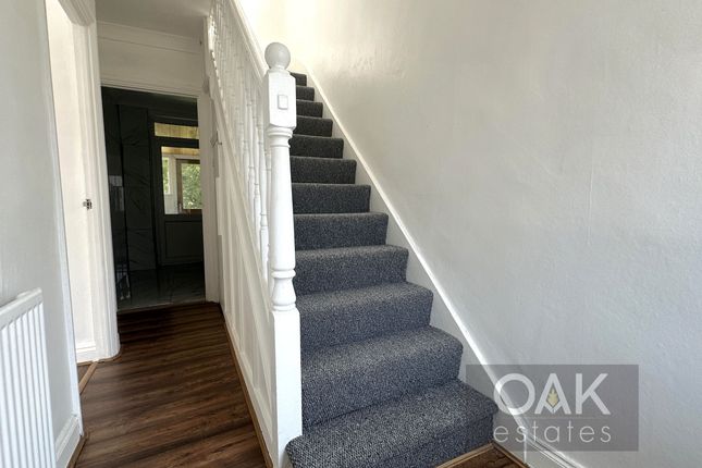 13 Arnold Avenue West, Enfield photo 5