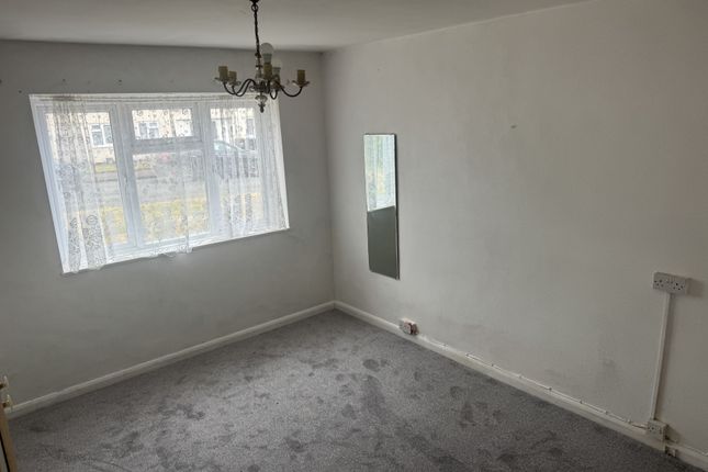 52, Woodford Court, Birchington photo 3