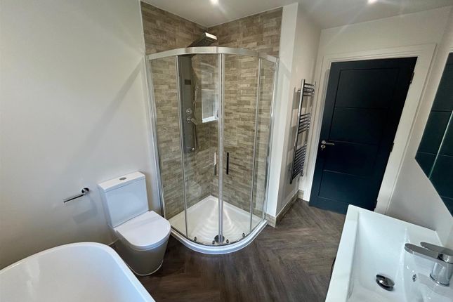Bathroom.Jpg