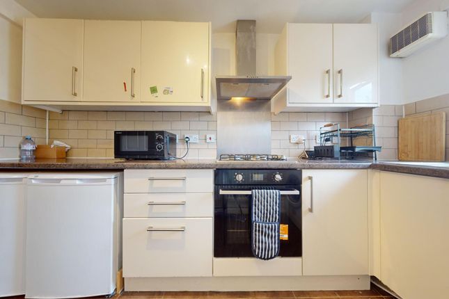 Thumbnail Flat to rent in Corporation Street, London