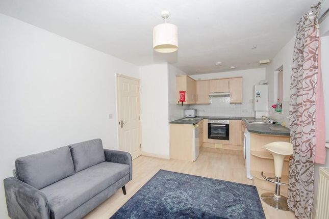 Flat 4, Chamberlain House, Berkeley Road, Bristol photo 2