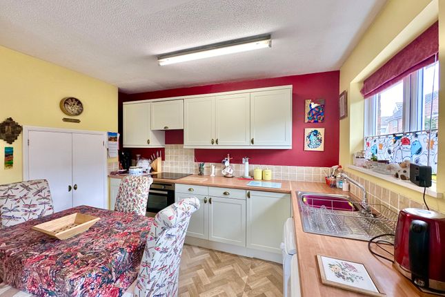 18, Conifer Close, Great Yarmouth photo 3