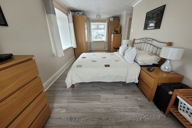 Flat for sale in Captains Rendevous, New Quay