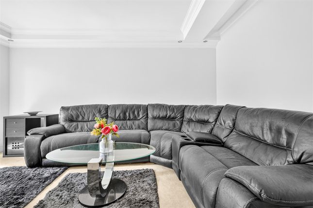 62, Saville Road, Romford photo 4