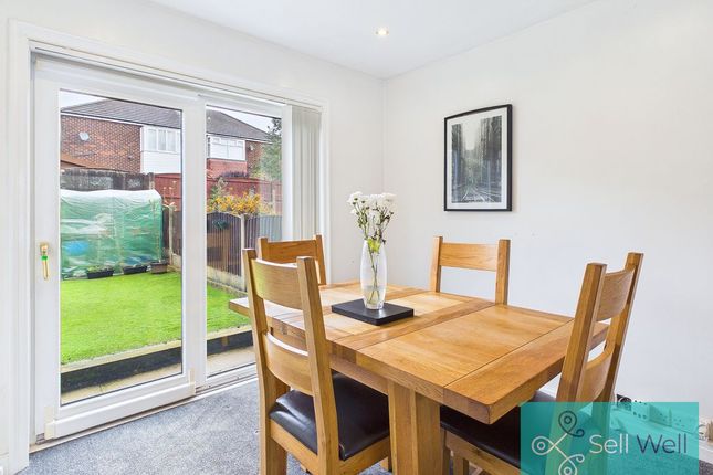28, Cedar Drive, Manchester photo 3