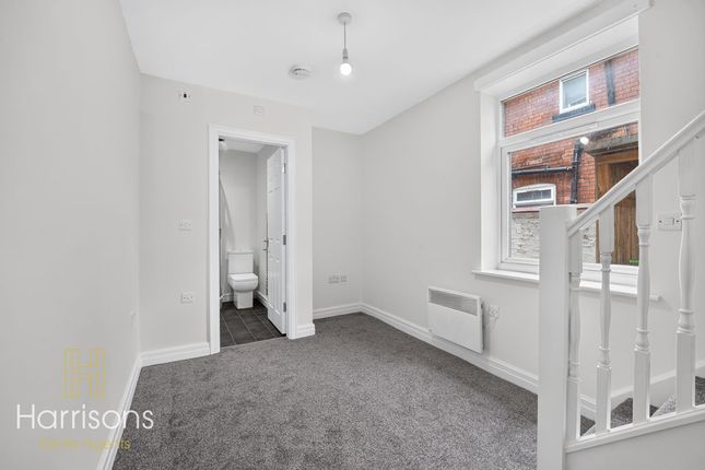 Flat 4, 62 Railway Road, Leigh photo 2