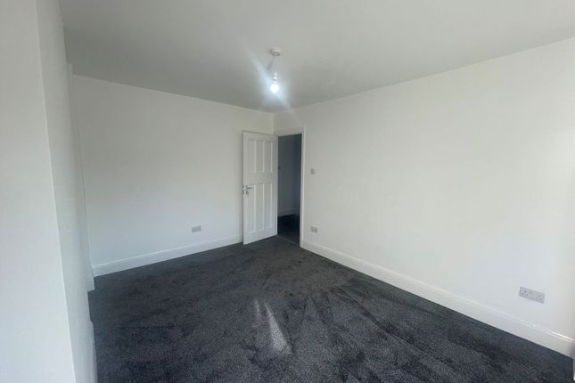 22, Highfield Avenue, Greenford photo 5