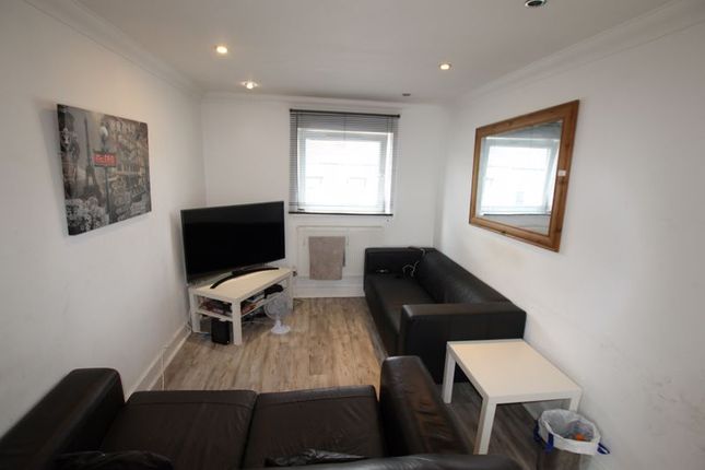 Thumbnail Flat to rent in Moira Place, Roath, Cardiff