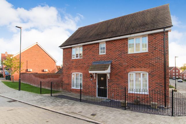 Thumbnail Detached house for sale in Daffodil Crescent, Crawley