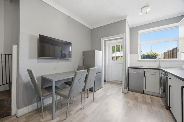 31, Chiltern View Road, Uxbridge photo 4
