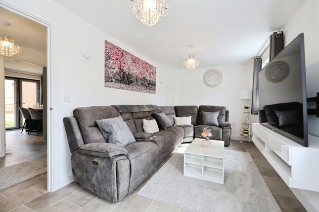 2, Bluebell Crescent, Kidderminster photo 2