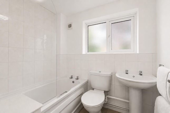 2 Bridge Court, Banbury Road, Southam photo 4