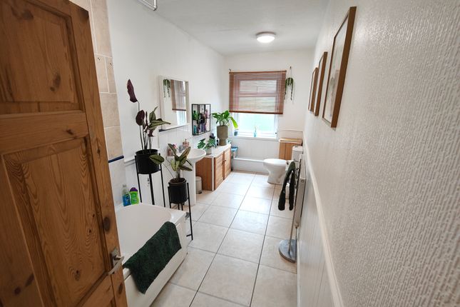 43, Sutton-in-Ashfield photo 5