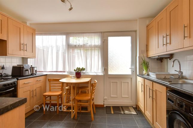 16, Fulmar Road, Rochester photo 4
