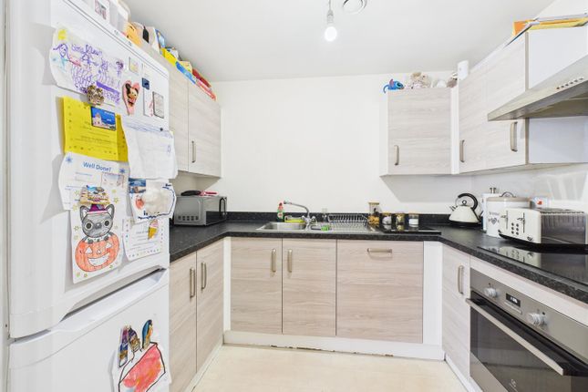 27, Quercetum Close, Aylesbury photo 4