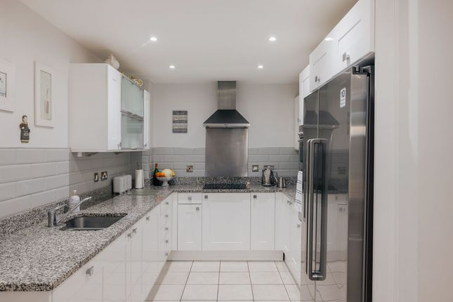Flat 4, Bylands Court, Purley photo 2