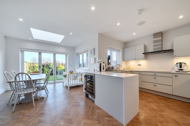 7, Orchard Farm Avenue, East Molesey photo 3