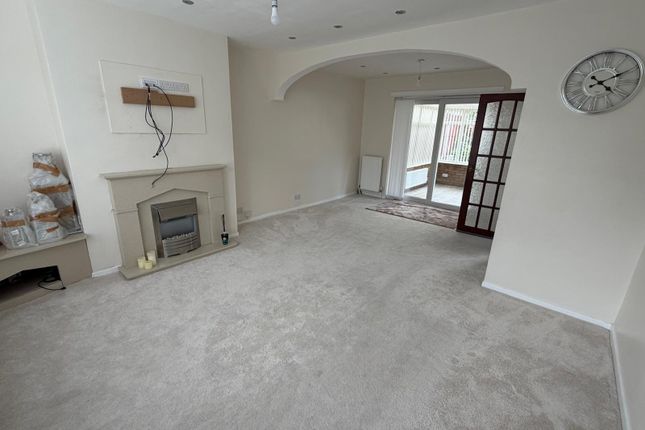 11, Underwood Close, Manchester photo 2