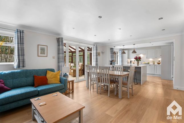 4, Yarlington Close, Cheltenham photo 3