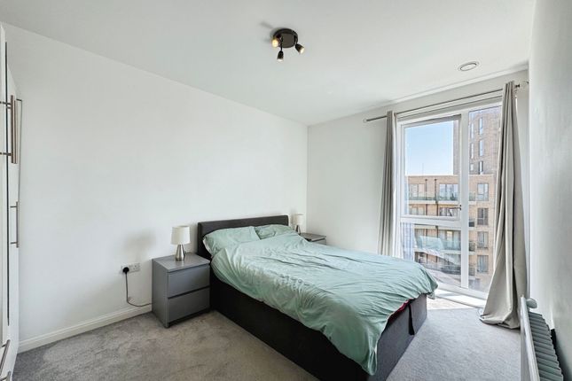 Flat 24, 49 Coxwell Boulevard, London photo 3
