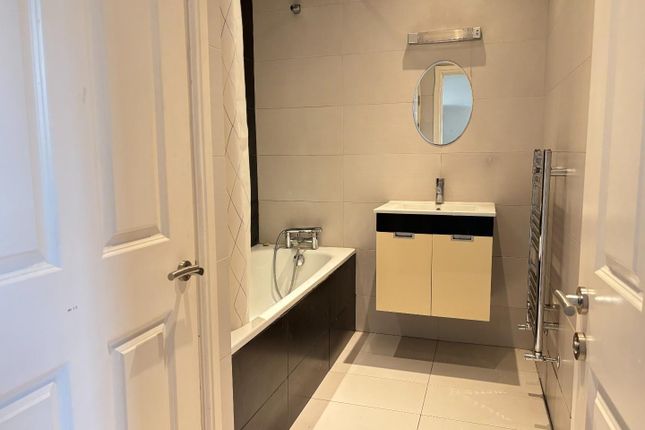 3B, Bond Street, Ealing photo 4