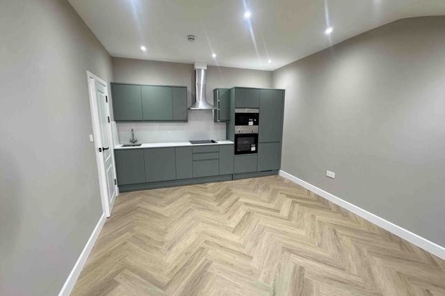 Flat 2 - 3 Bed - Finchley High Road