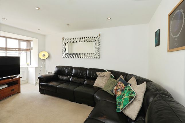 7, Vale Royal Close, Northwich photo 3