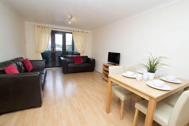 A Large One Bedroom Lifestyle Apartment, In Easy Walking Distance To The Town Centre.