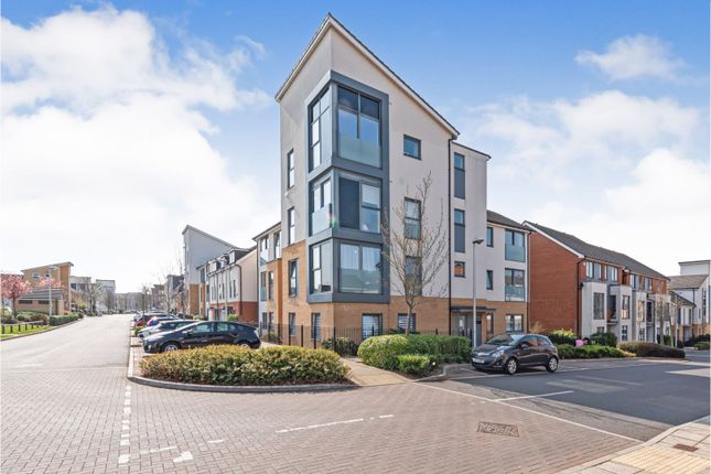 Thumbnail Flat for sale in 14 Midgham Way, Reading