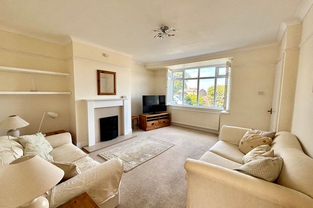 24, Whitelands, Rawdon photo 3