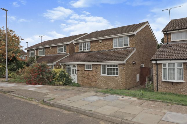 Thumbnail Detached house for sale in Brill Close, Luton
