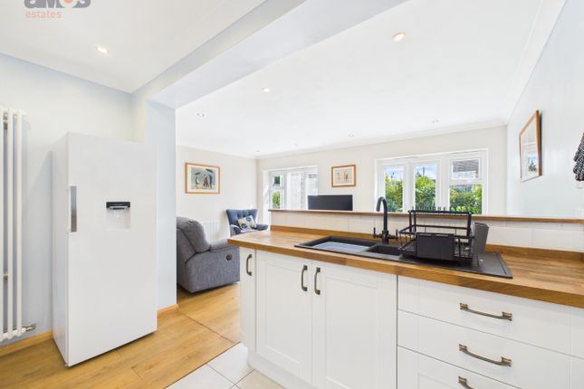 14 Southwold Crescent, Benfleet, Essex photo 4