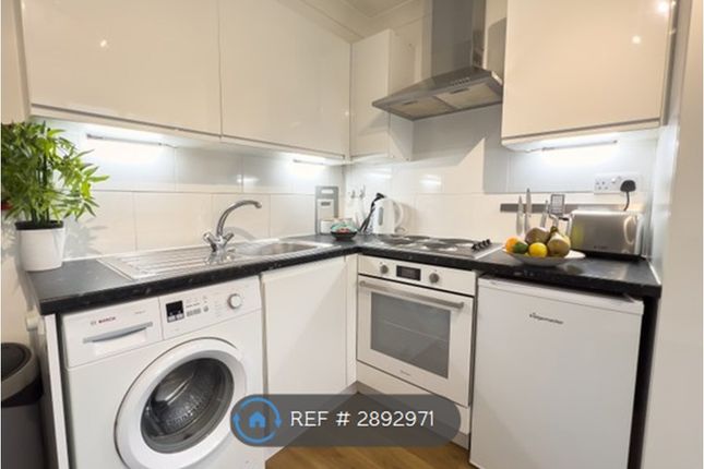 Flat, Station Road, Amersham photo 3