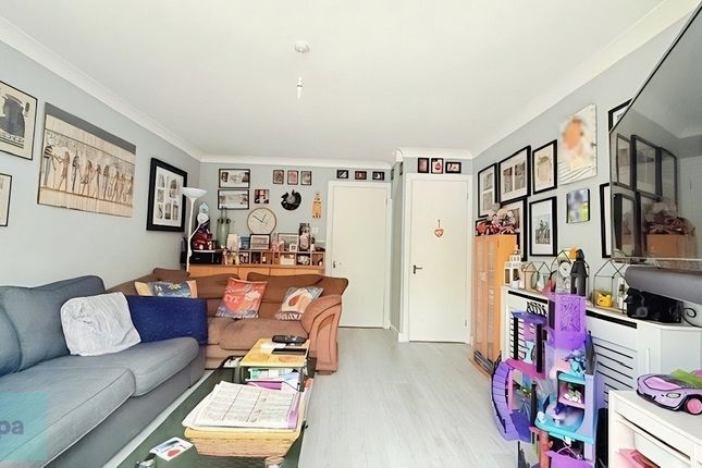 31, Farmbrook, Luton photo 3